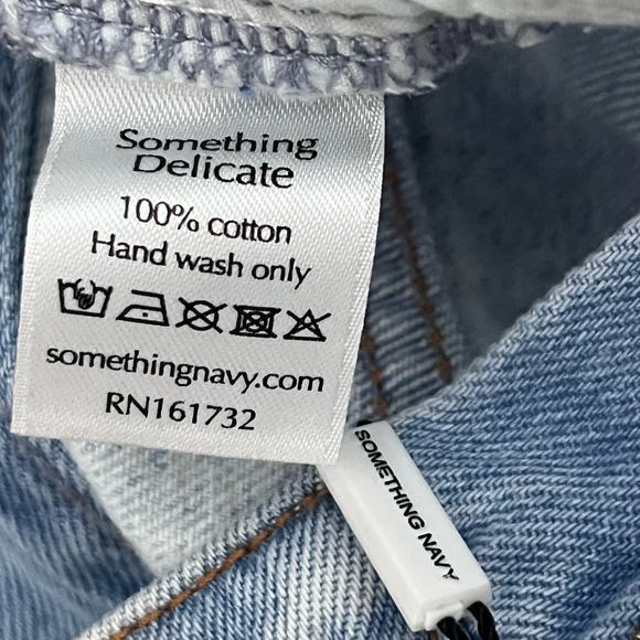 Something Navy Embroidered Straight Leg Jeans Sz 8 Light Wash Crop High Rise - Picture 10 of 12